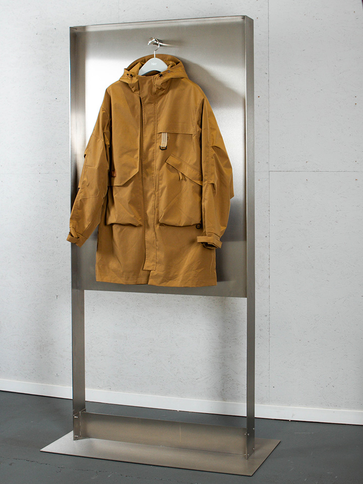 hangers-featured-wood set presenter closed structure jack