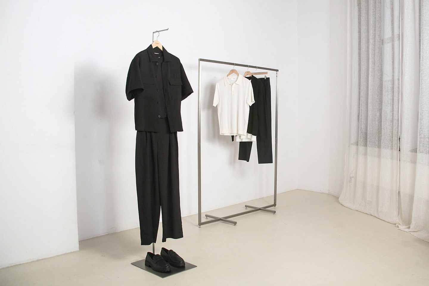 set presenter essentials clothing rack